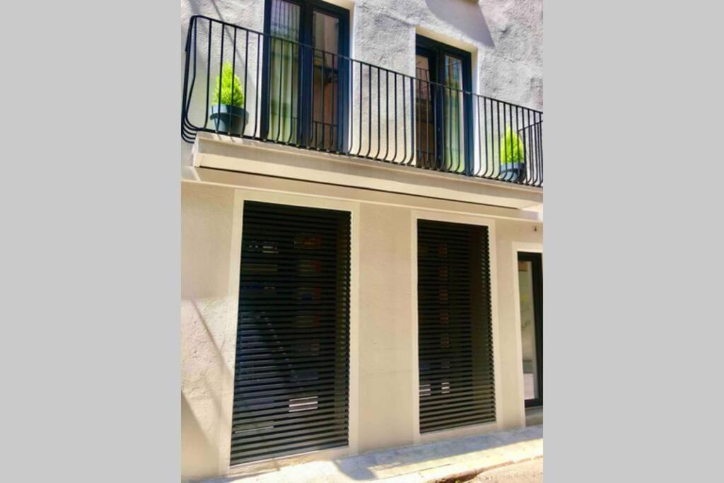 Apartmán Loft De Diseno Con Balcon Figueres  Exteriér fotografie