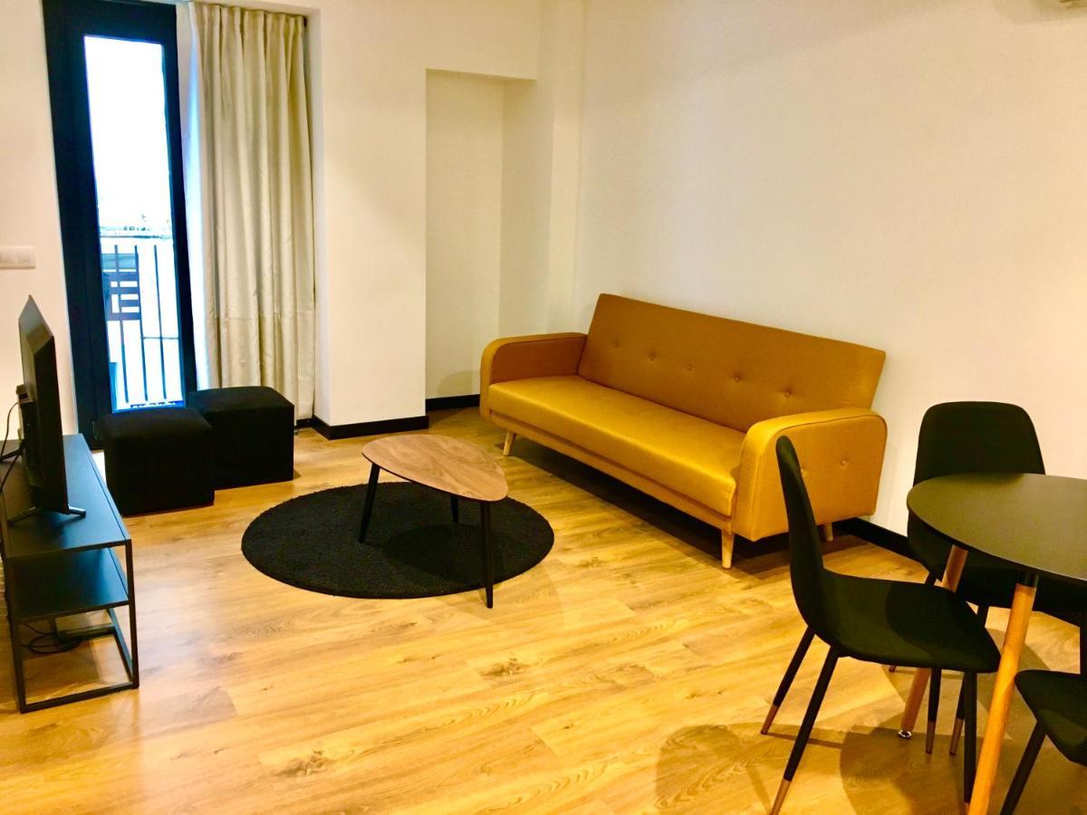 Apartmán Loft De Diseno Con Balcon Figueres  Exteriér fotografie